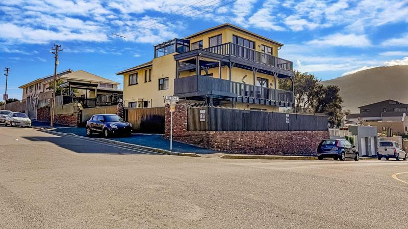 8 Bedroom Property for Sale in Fish Hoek Western Cape